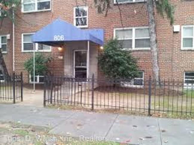 Building Photo - 810 Longfellow St NW