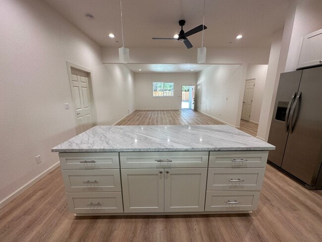 Building Photo - Newly Renovated 3 Bedroom 2 Bathroom Close to Town