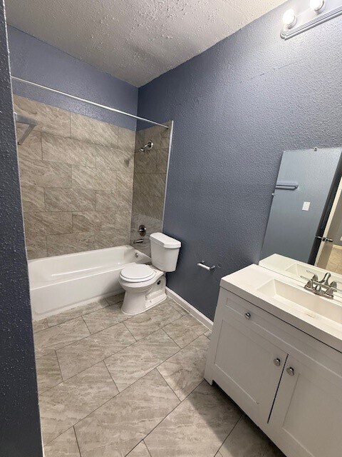 Building Photo - 14550 Fonmeadow Dr