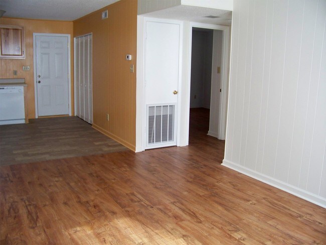 Building Photo - 210 Shipman Rd