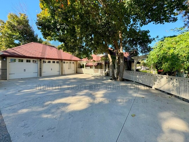 Building Photo - **COMING SOON** South Hill Swank