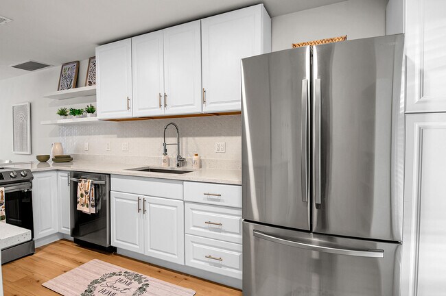 Building Photo - 8799 Bella Vista Dr