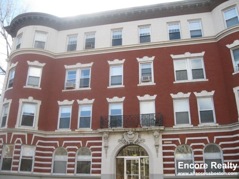 Building Photo - 1589 Beacon St