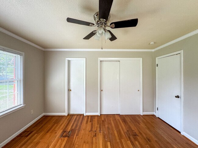 Building Photo - 6402 Fenwick Pl