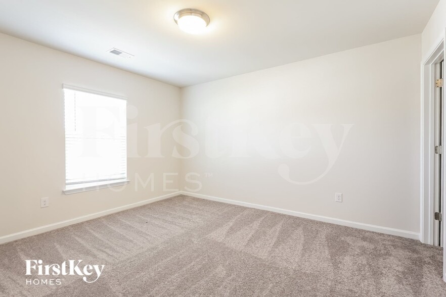 Building Photo - 413 Stonefence Dr