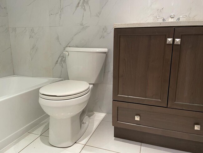 Building Photo - 2005 Jefferson St