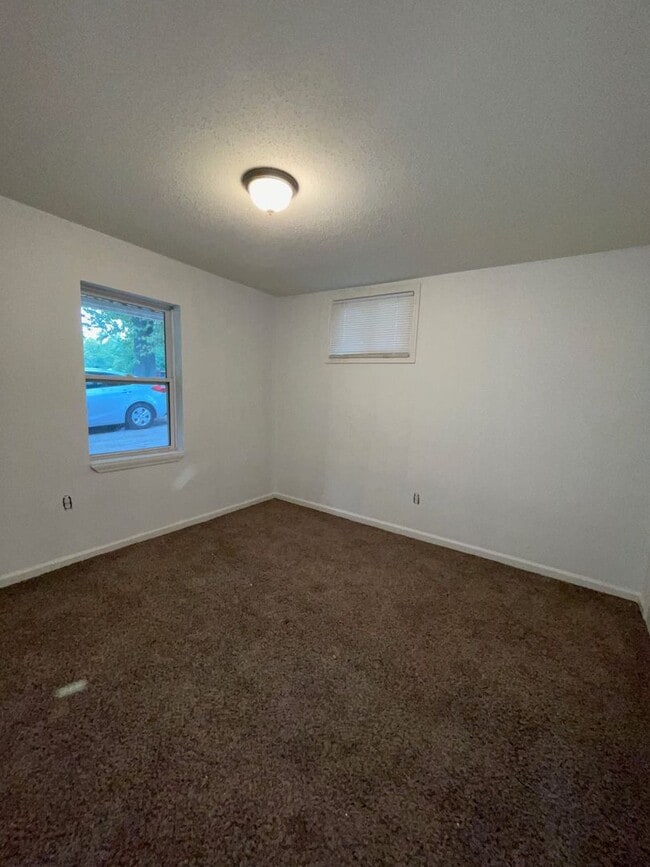 Building Photo - COMING SOON! Cute 2 Bedroom, 1 bathroom in...
