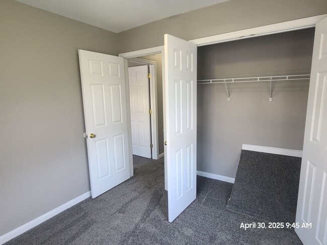 Building Photo - End Unit Town Home in Waynesboro, PA!