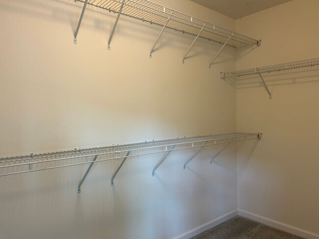Building Photo - 4 level townhome in Westmoore ready for mo...