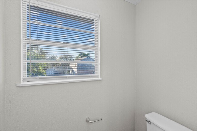 Building Photo - 2729 Main St