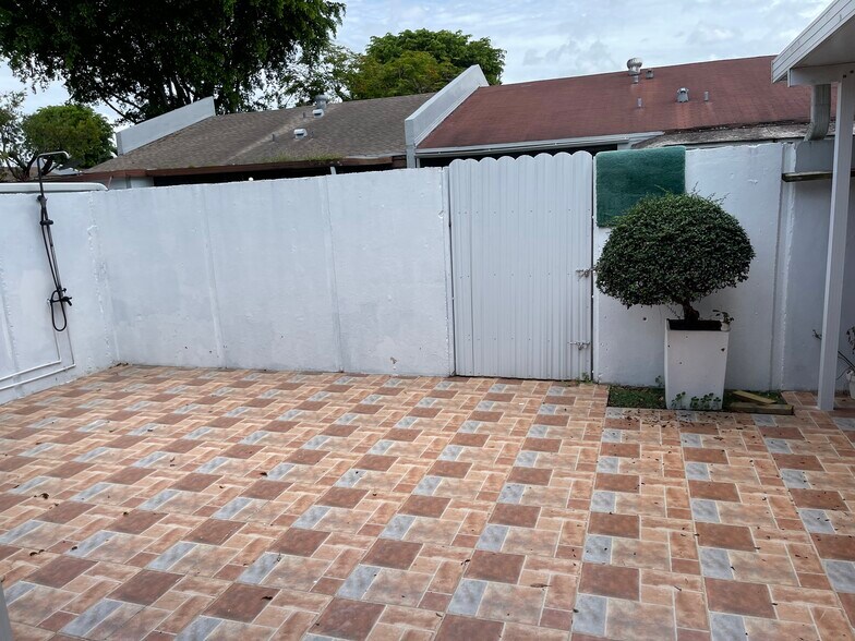 Building Photo - 13909 SW 57th Ln