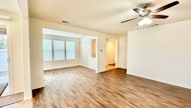 Building Photo - Beautiful, Stand Alone Condo in Resort-lik...