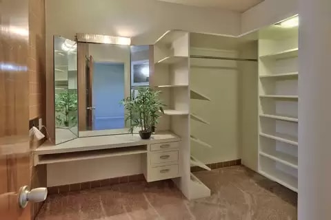 Building Photo - 713 Montclaire Dr NE