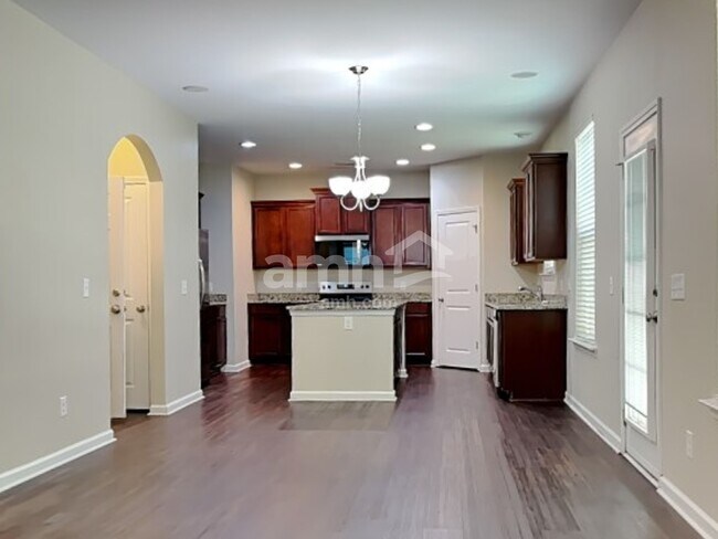 Building Photo - 19 Winslow Cir