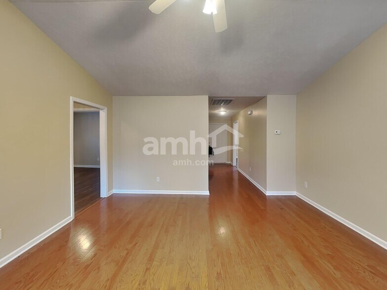 Building Photo - 5038 Preserve Blvd