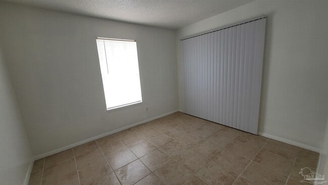 Building Photo - 5411 E Shore Dr