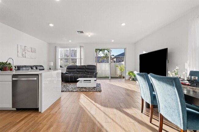 Building Photo - 210 SW 170th Ave