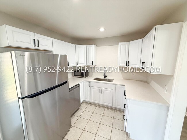 Building Photo - 913 Harrison Dr