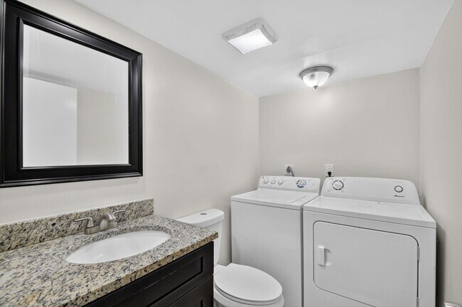 Building Photo - 744 Springdale Cir