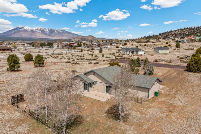 Building Photo - 8650 La Mancha Ln