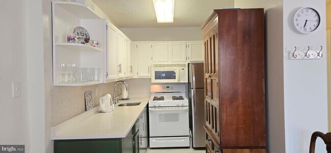 Building Photo - 5225 Pooks Hill Rd