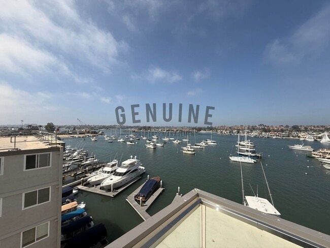Building Photo - 2Bd 2Ba Spacious Newport Bay Front Condo