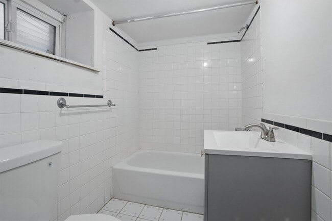 Building Photo - 419 S 7th Ave
