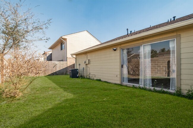 Building Photo - 11840 Spring Grove Dr