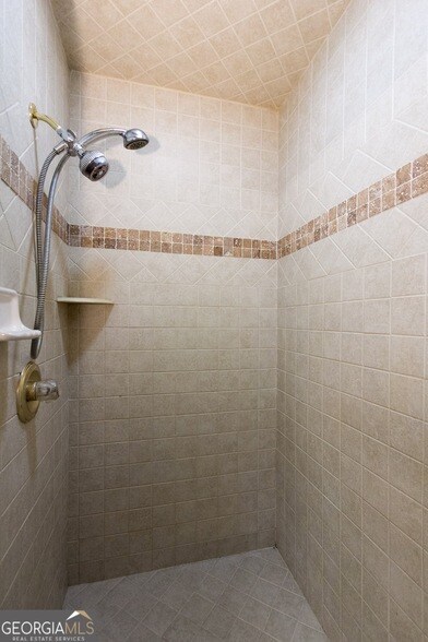 Building Photo - 5166 Wheeler Dr