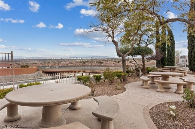 Building Photo - 10550 W Alexander Rd