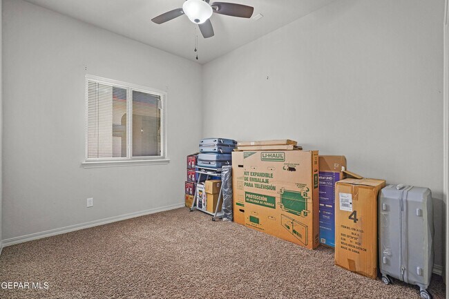 Building Photo - 14560 Meadow Lawn