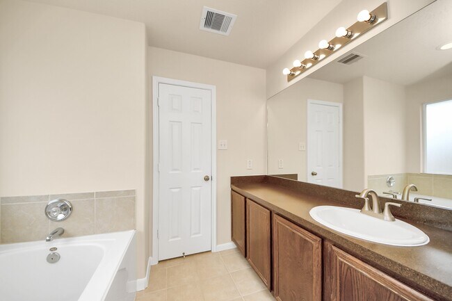 Building Photo - 11034 Kelly Hill Ct
