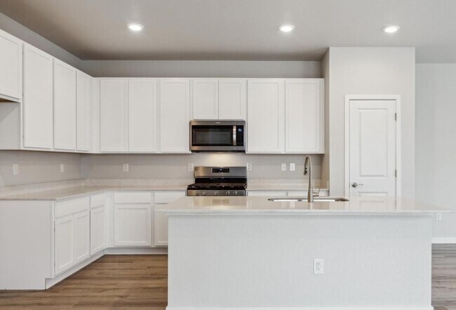 Building Photo - Alder Creek Duplex - 3bd 2.5ba 2,705sq.ft. Built in 2025