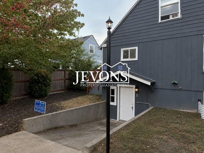 Building Photo - 630 N Skyline Dr