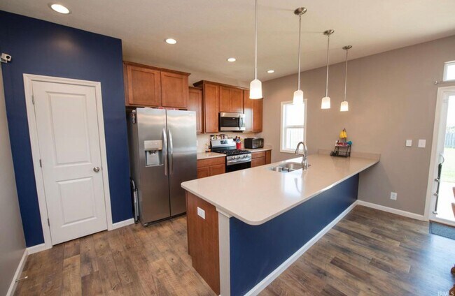Building Photo - Beautiful Ranch Home with Open Floor Plan, Private Backyard & Luxurious Primary Suite