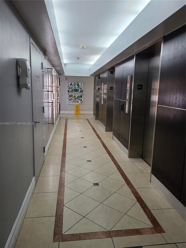 Building Photo - 850 N Miami Ave