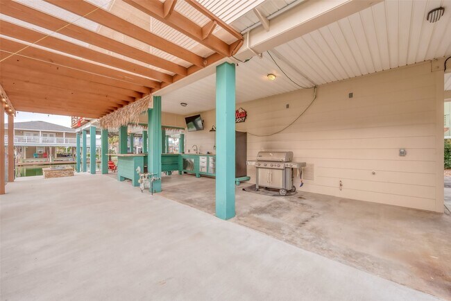 Building Photo - 16520 Barbados Way