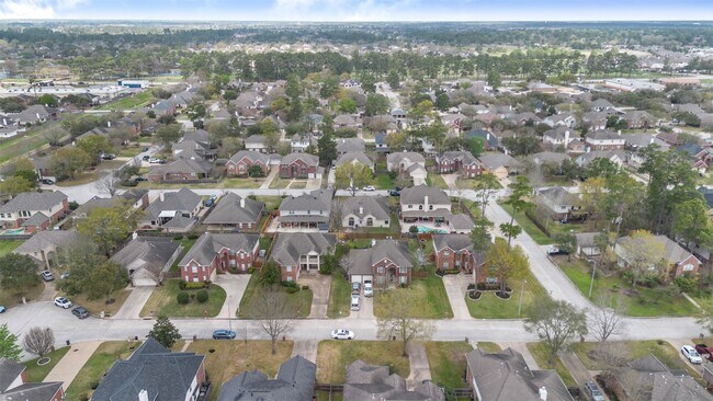 Building Photo - 9211 Memorial Hills Dr