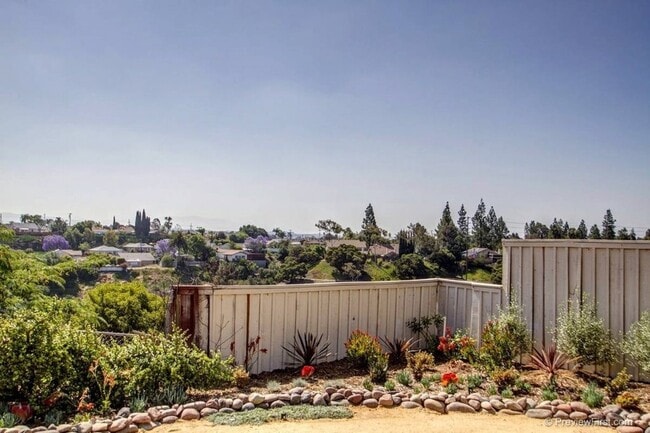 Building Photo - 1-Bed / 1-Bath Craftsman in South Park wit...