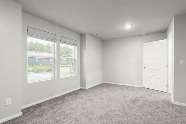 Building Photo - Newer Construction Home in Upriver Drive Neighborhood