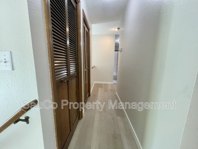 Building Photo - 324 SE 30th Ave