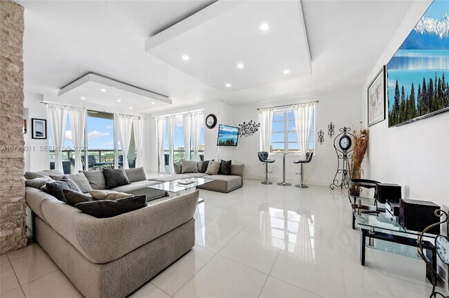 Building Photo - 4001 S Ocean Dr