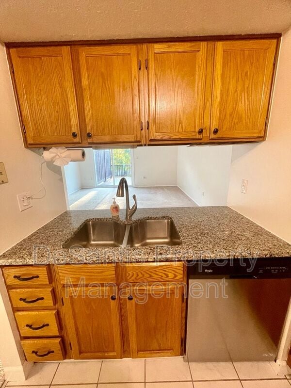 Building Photo - 925 Elm Ct