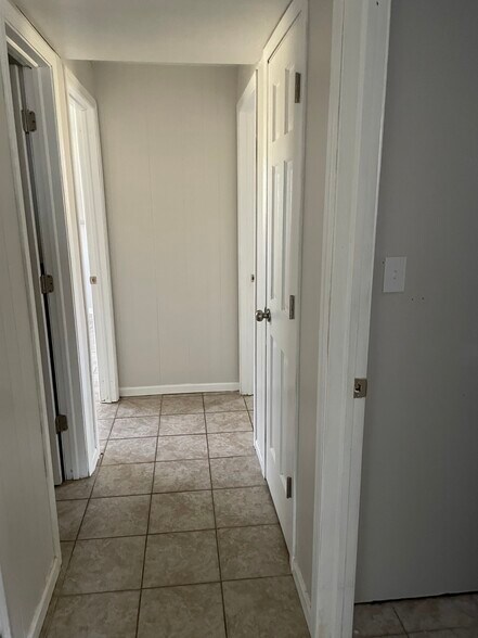 Building Photo - 444 29th Ave N