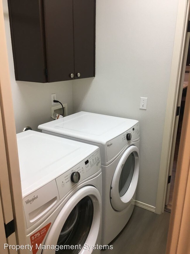 Building Photo - 19195 SE Yamhill St