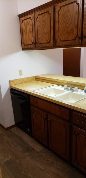 Kitchen with Sink and Dishwasher - 908 Acacia Cir