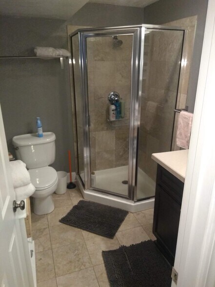 Building Photo - 2415 N Vine St