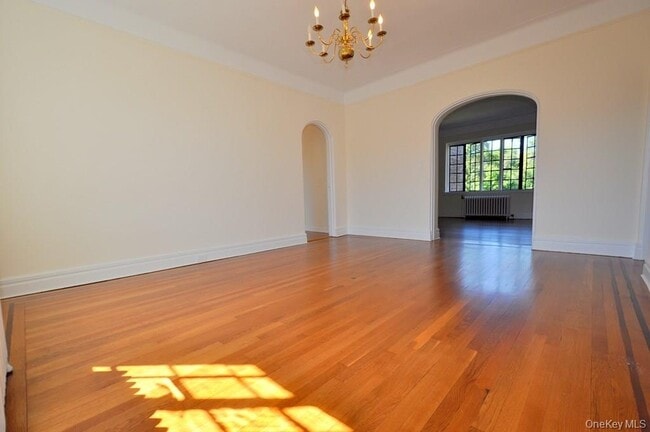 Building Photo - 155 Garth Rd