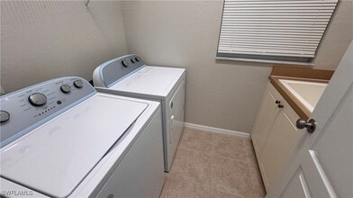 Building Photo - 10132 N Golden Elm Dr