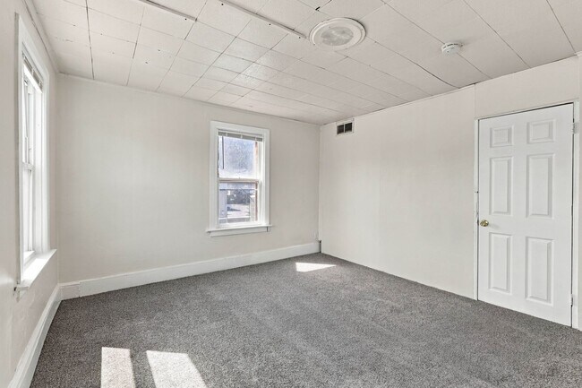 Building Photo - 849-851 Manor St